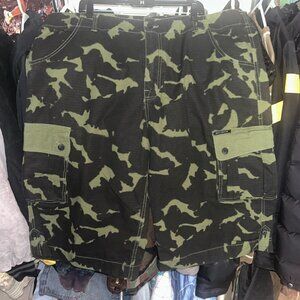 Y2k Rocawear Camo Cargo shorts Sz 46